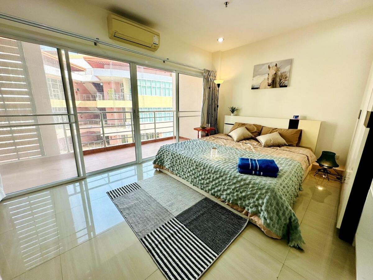 Wisdom Burg Bangsaen, Pool, Gym Aparthotel Ban Rong Khoei Exterior photo
