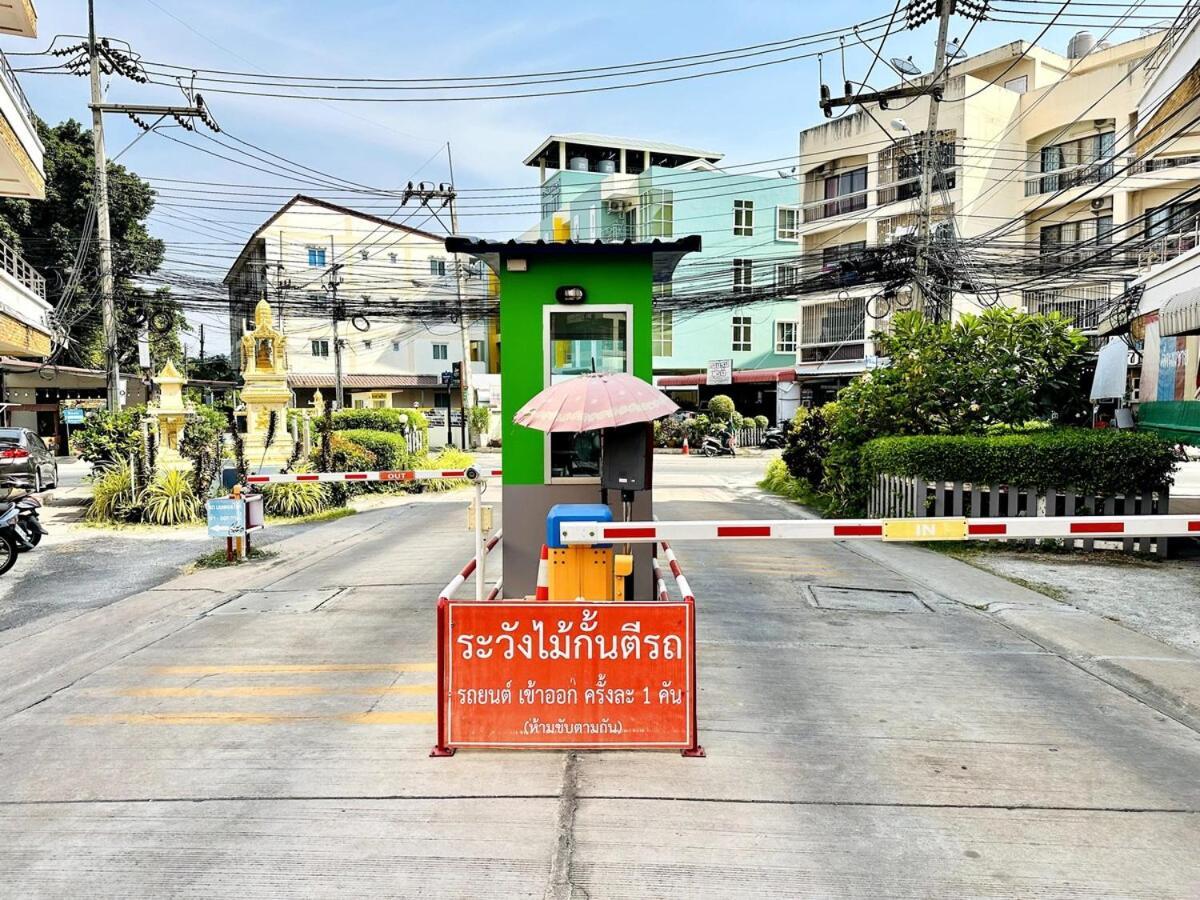 Wisdom Burg Bangsaen, Pool, Gym Aparthotel Ban Rong Khoei Exterior photo
