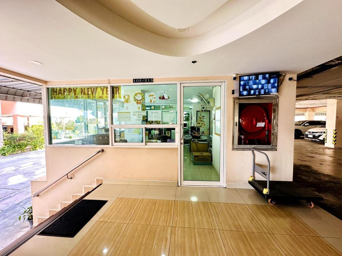 Wisdom Burg Bangsaen, Pool, Gym Aparthotel Ban Rong Khoei Exterior photo