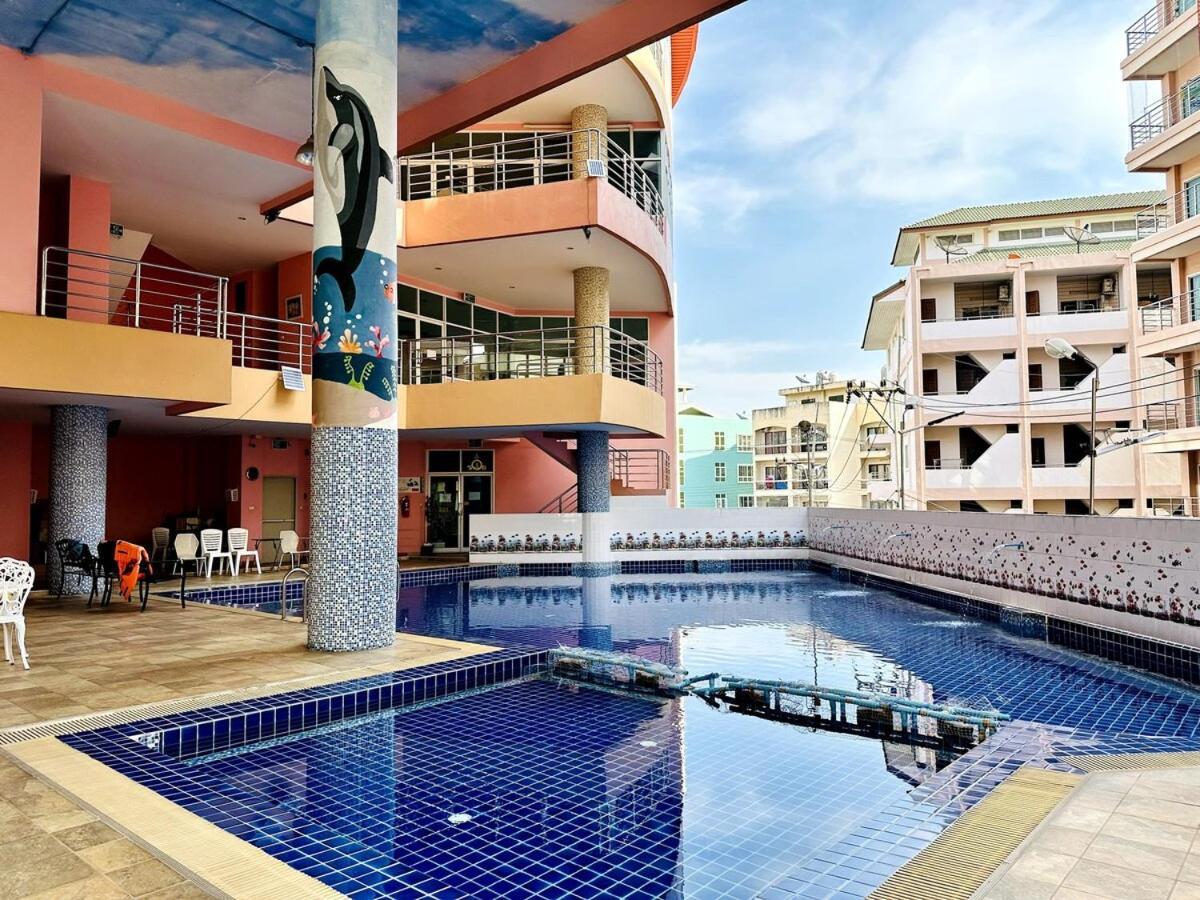 Wisdom Burg Bangsaen, Pool, Gym Aparthotel Ban Rong Khoei Exterior photo